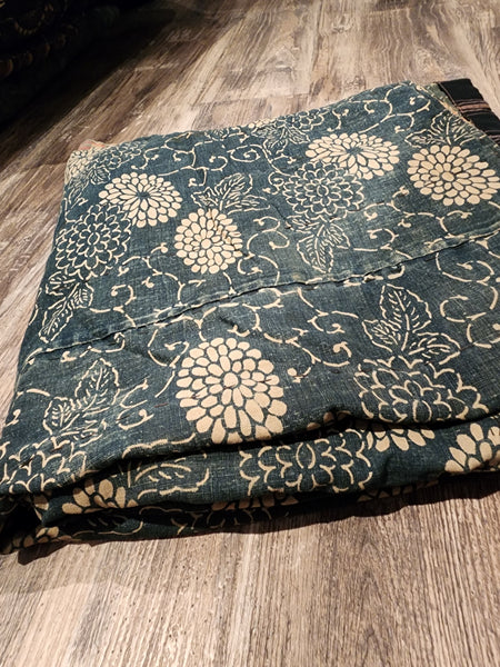 Vintage Indigo Katazome Dyed Chrysanthemum Arabesque Pattern Rug from Tohoku 152 x 150cm 1.27kg
