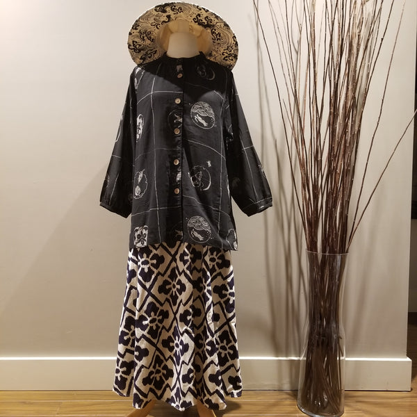 Black long sleeve with side pocket