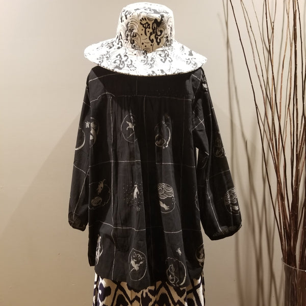 Black long sleeve with side pocket