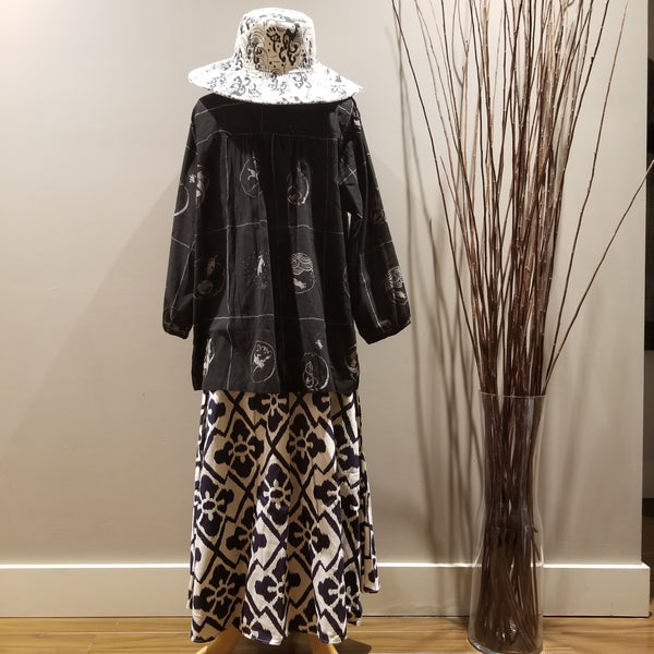 Black long sleeve with side pocket